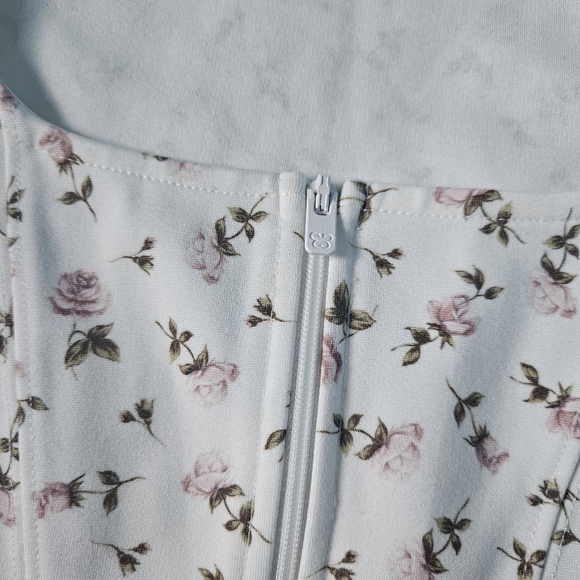 SUNDAY BEST Maverick Longsleeve White Strawberry Puff XXS Aritzia NWT - Picture 6 of 10